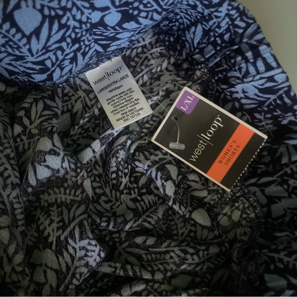 West Loop Size L/XL Blue & Black Floral Palazzo Shorts NWT Summer Resort Wear - Picture 11 of 11